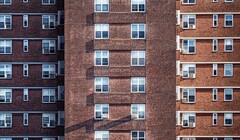 Jak řeší americká města bydlení migrantů?